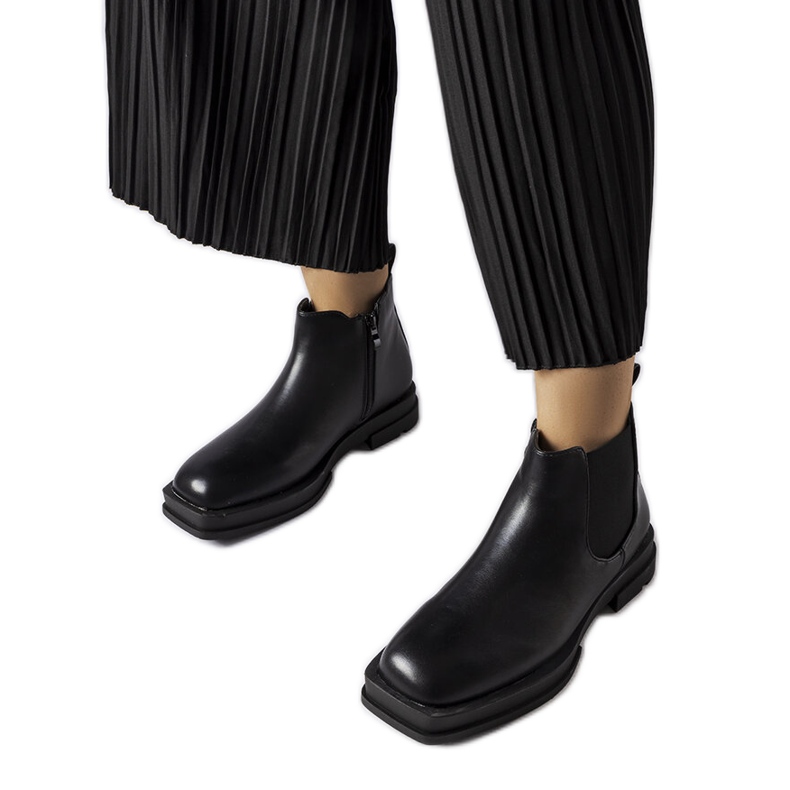 Inna Tarquinia crne niske ravne čizme crno