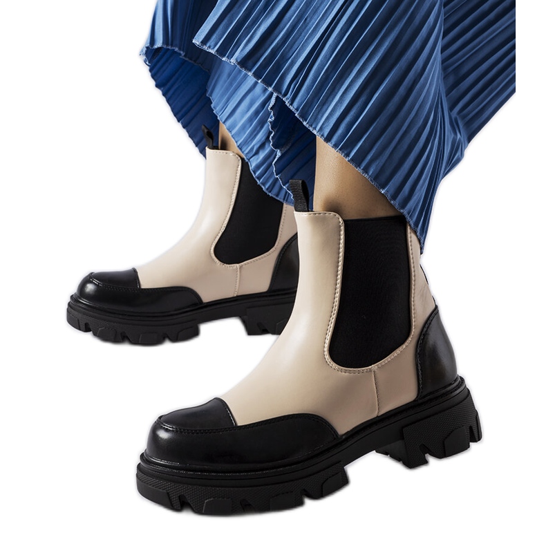 Inna Crne i bež natikače iz Albanyja