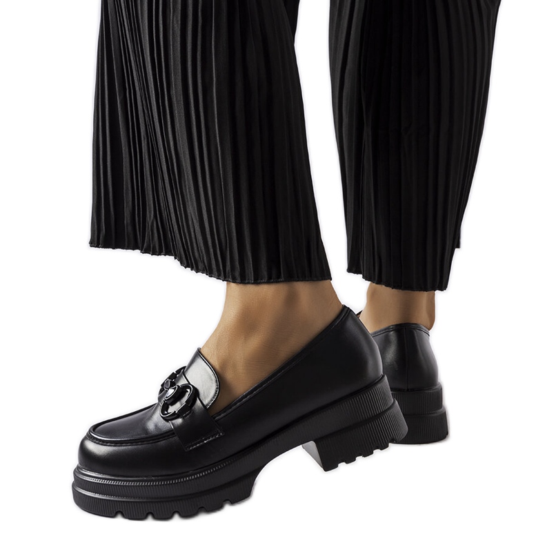 Crne mokasine s crnom kopčom iz Morubija