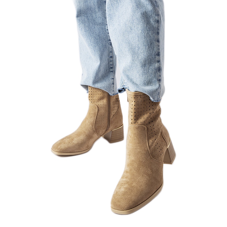 Bež gležnjače s perforiranim gornjištem iz Cavalla