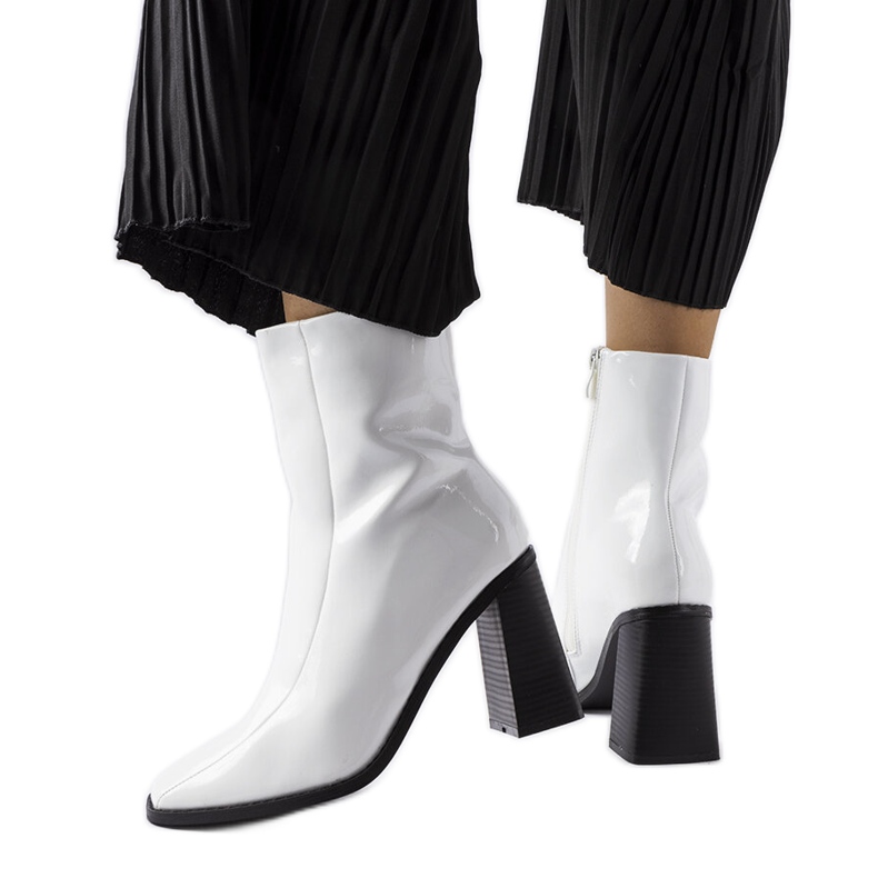 Bijele lakirane gležnjače iz Jelice bijela