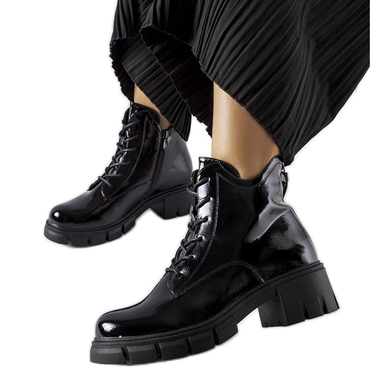 Crne izolirane lakirane gležnjače Vinceza crno