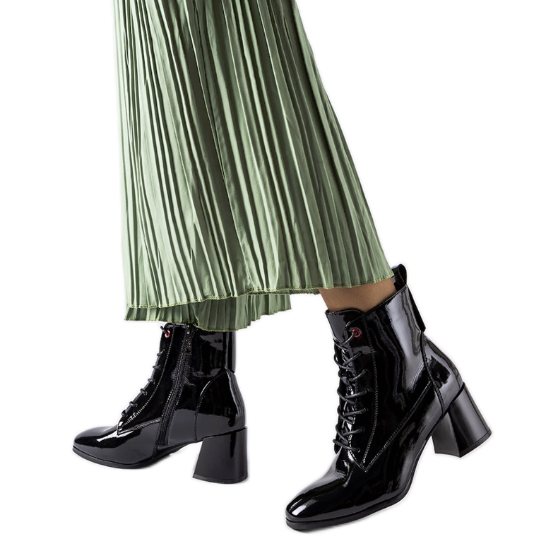 Vinceza Crne lakirane gležnjače iz Vinceze crno