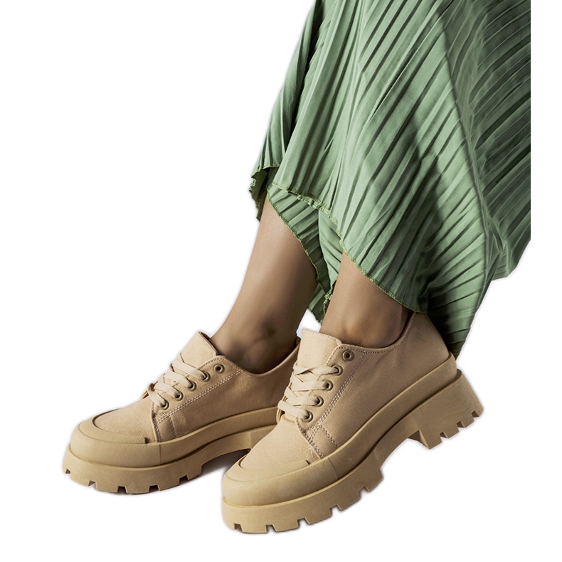 Smeđe cipele s masivnim špic đonom smeđa