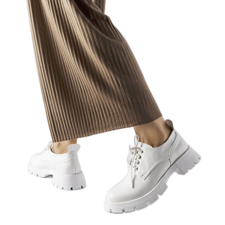 Bijele cipele s mat Charleston završetkom bijela