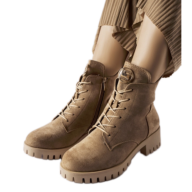 Bež izolirane Noha čizme od eko antilop kože