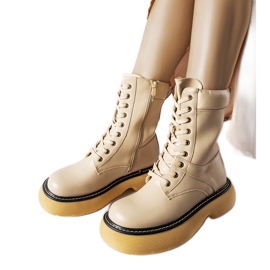 Bež izolirane radničke čizme na platformi Davi