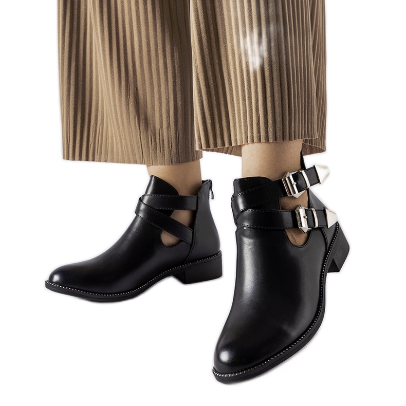 Ideal Shoes Crne otvorene gležnjače Y8157 Crne crno