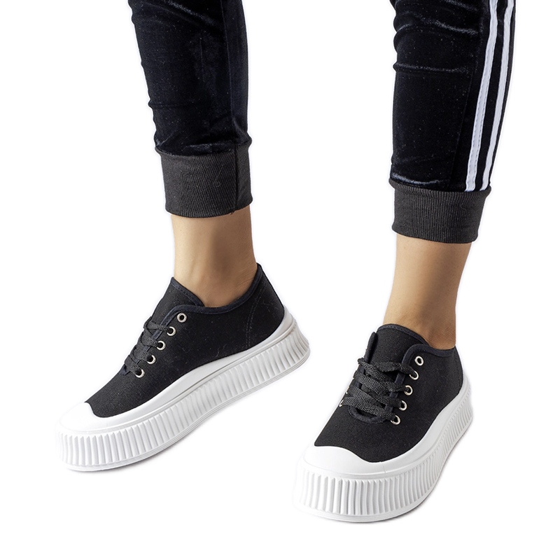 Crne tenisice na debelu bijelu Rina platformu crno