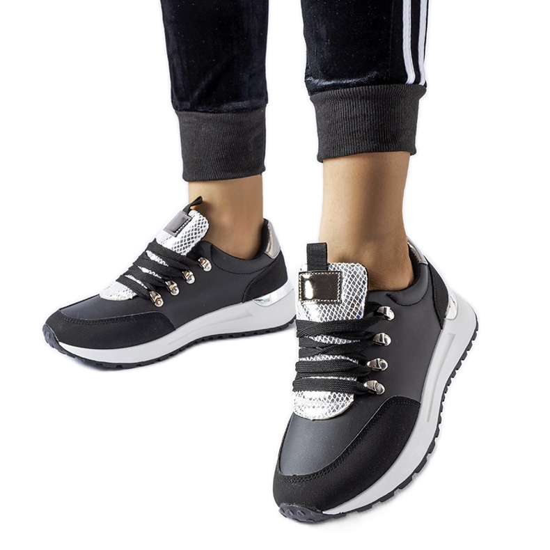 Crne tenisice sa srebrnim Frum ukrasom crno