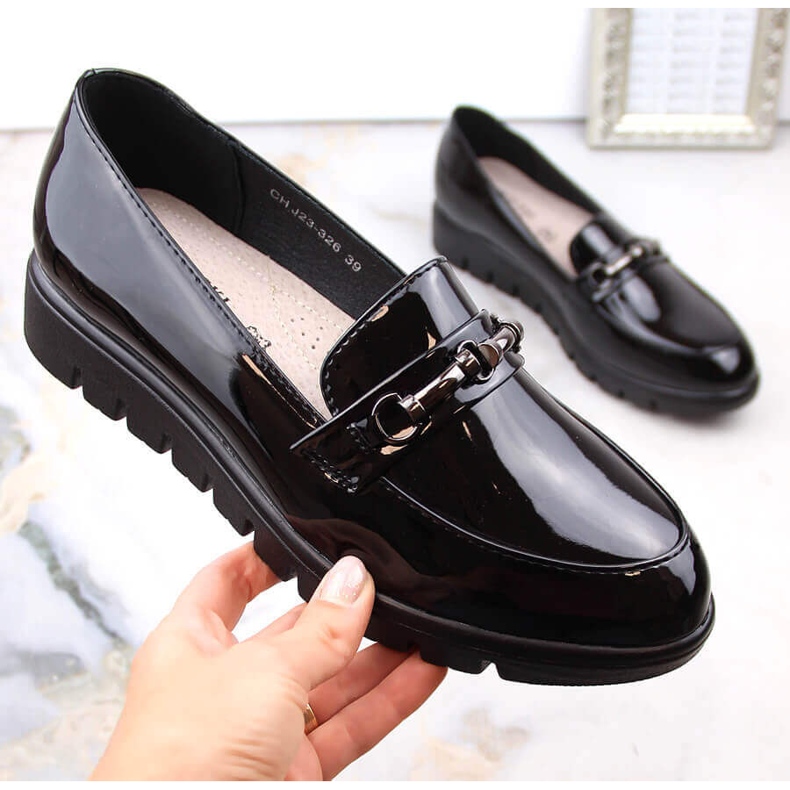 Udobne crne lakirane ženske cipele na wedges marke T.Sokolski crno