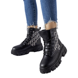 Crne gležnjače s ukrasnim Madelene natpisima crna