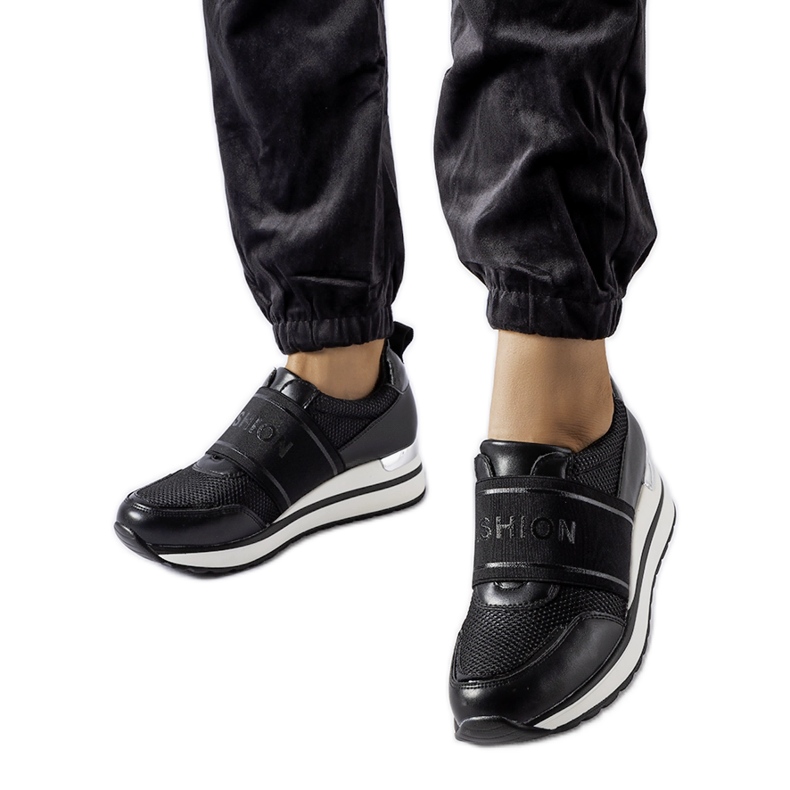 Crne tenisice sa srebrnim Andre ukrasom crno