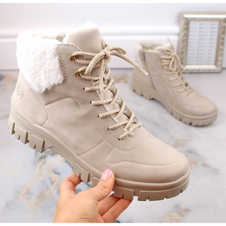 Udobne, izolirane, bež ženske gležnjače marke Rieker