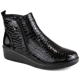 Crne lakirane ženske gležnjače s međunožnim klinom, T.Sokolski Z23-333 crna