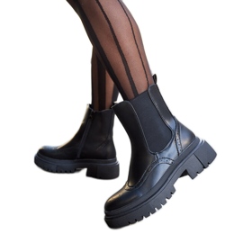 Crne gležnjače ukrašene Castella šavovima crno