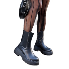 Crne izolirane čizme na platformu crna