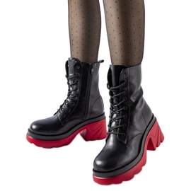 Crne izolirane cipele s crvenom petom Trošak crna