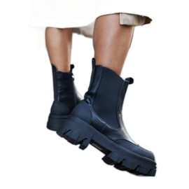 Crne gležnjače s vidljivim Moriano gazištem crna