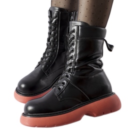 Crne izolirane čizme s ružičastim potplatom Beata crna