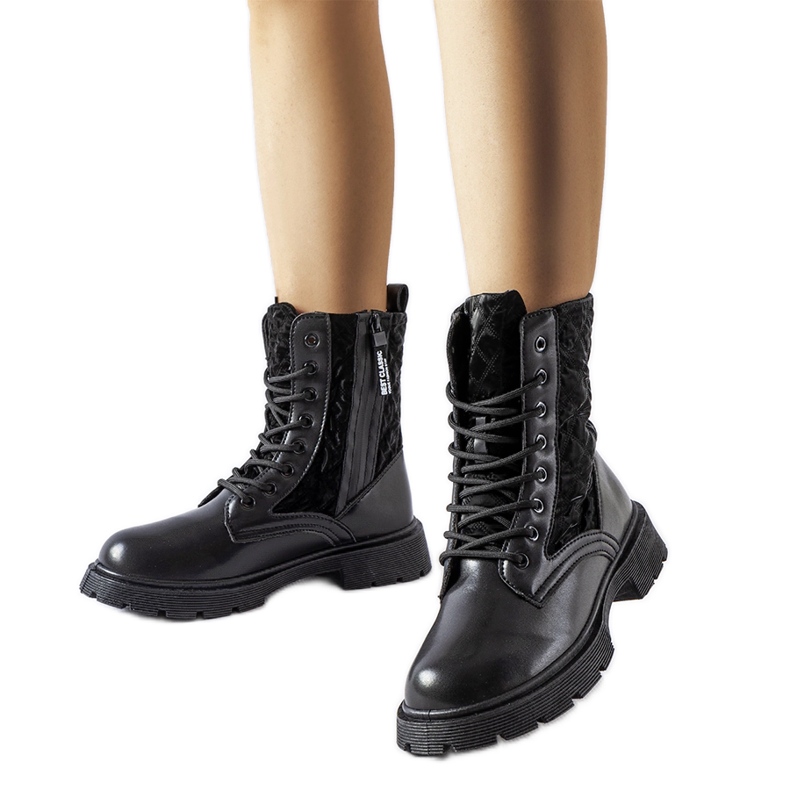 Crne čizme ukrašene Jalbert prošivanjem crno