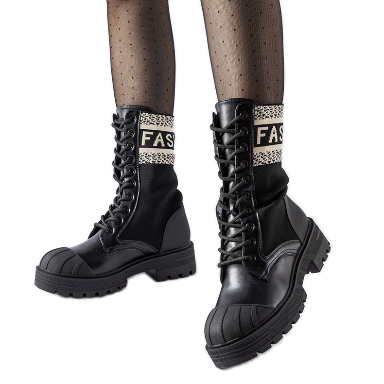 Crne cipele čarape s bijelim natpisom Daria crno