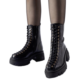 Crne izolirane čizme ukrašene Amla uvezom crna