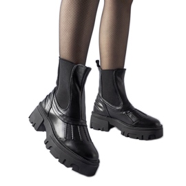 Crni masivni izolirani Carruba radnici crna