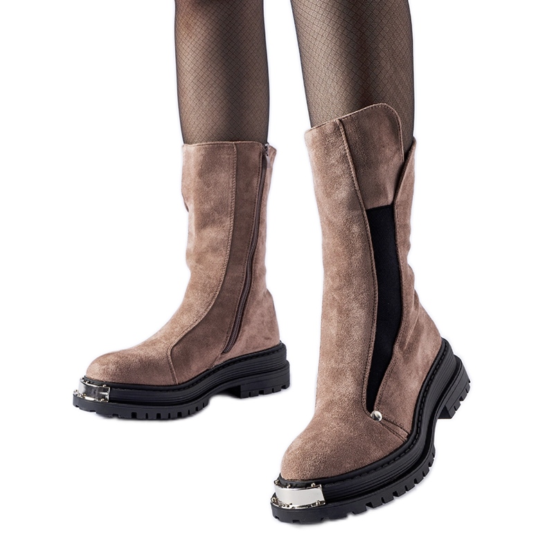 Smeđe izolirane gležnjače s bolonjskim ukrasnim vrhom smeđa