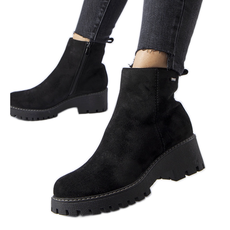 Crne izolirane gležnjače s debelim Pieve potplatom crno