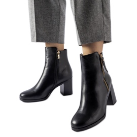 Crne izolirane klasične Edilio gležnjače crna