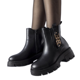 Crne masivne gležnjače s ukrasnom Nuovo kopčom crna