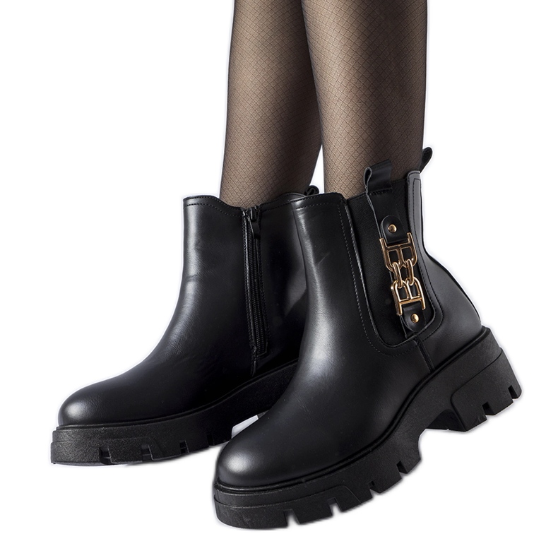 Crne masivne gležnjače s ukrasnom Nuovo kopčom crno