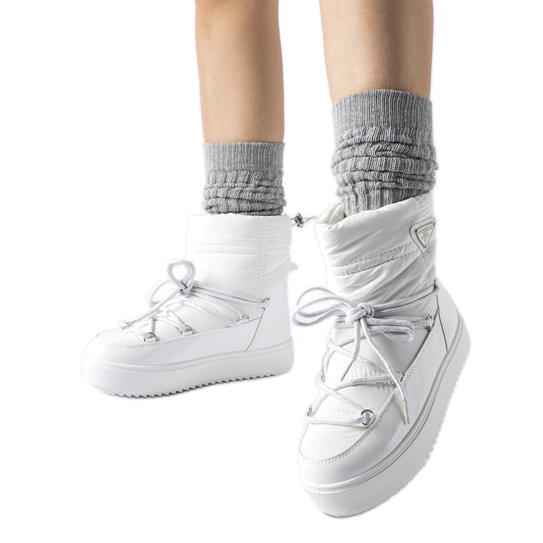 Bijele izolirane čizme za snijeg s elastičnom Oslavia bijela