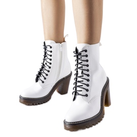 Ezio bijele gležnjače na vezanje bijela