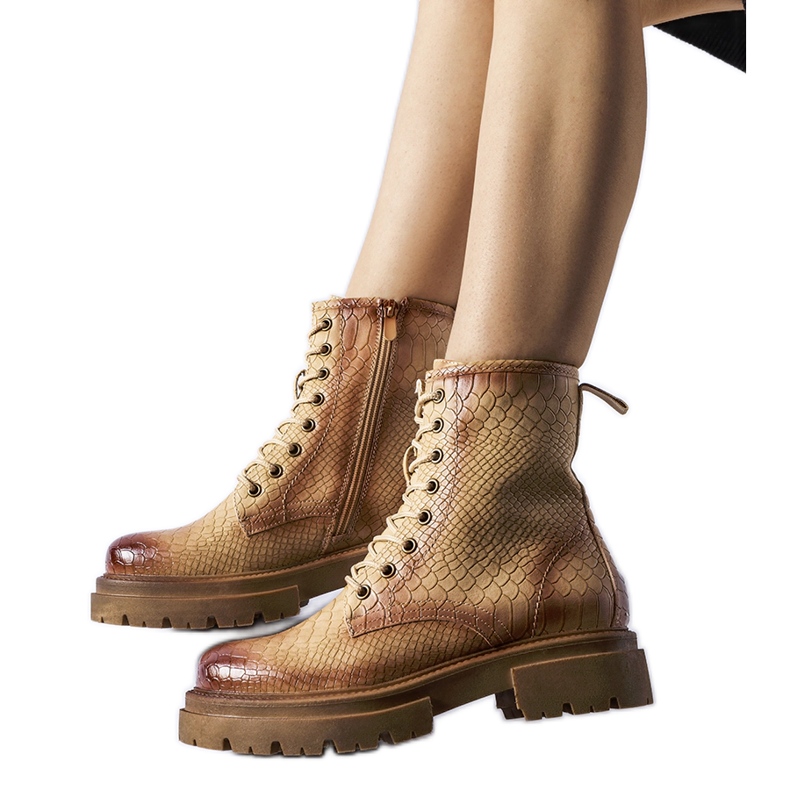 Tamno bež čizme sa životinjskim uzorkom iz Suviane