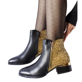 Crne izolirane gležnjače s ukrasnim leđima Olindo crna