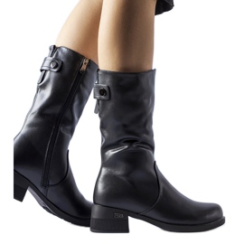 Crne izolirane kratke Satordi čizme crna