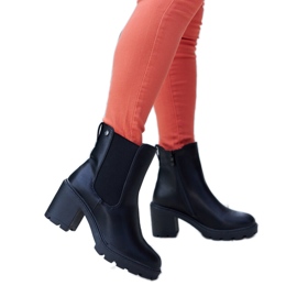 Crne izolirane klasične Caio gležnjače s visokom petom crna