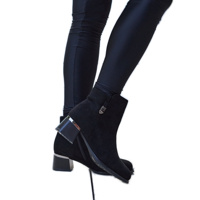 Crne elegantne čizme s Bocconi kamenčićima crno