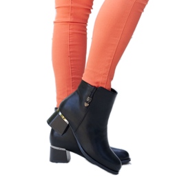 Crne elegantne čizme s Bocconi kamenčićima crno