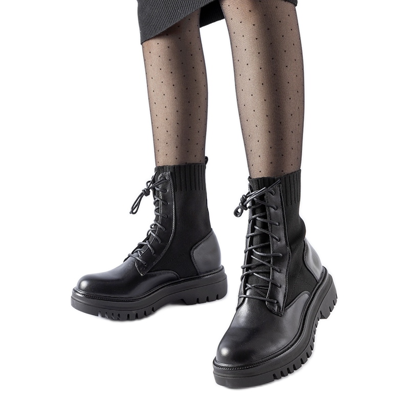 Radnici crnih masivnih čarapa iz Perticare crno