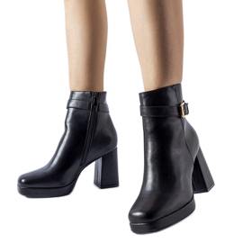 Crne izolirane klasične Caio gležnjače s visokom petom crna