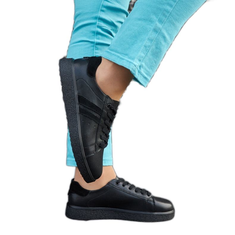 Crne kožne tenisice na vezanje crno