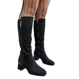 Crne čizme s lakiranom petom crna