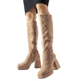 Bež tople čizme na masivnu Fantino petu