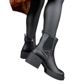 Crne izolirane gležnjače s Albert blokom crna