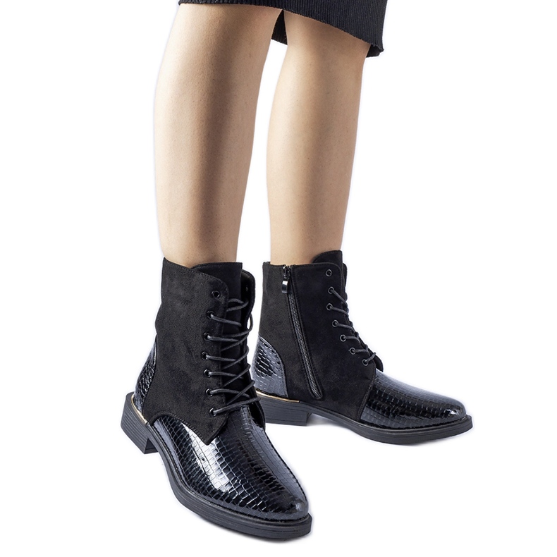 Crne lakirane izolirane gležnjače Rosetta crno