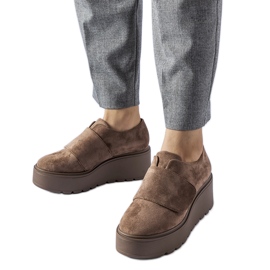 Smeđe cipele s platformom od paleta smeđa