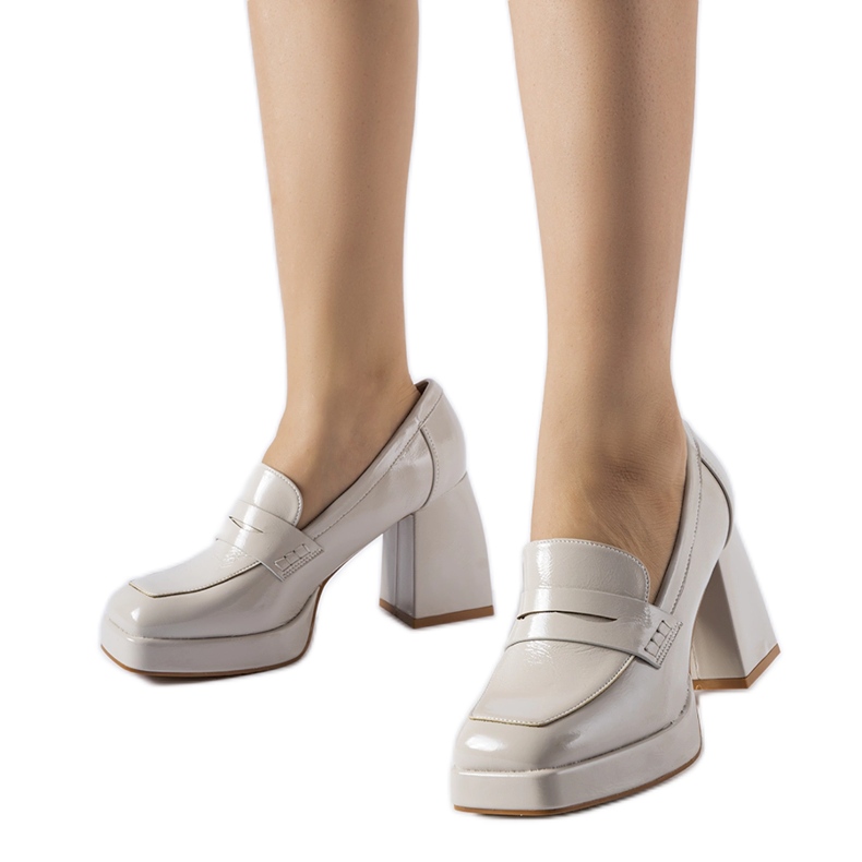 Sive lakirane salonke sa zapadnom petom siva